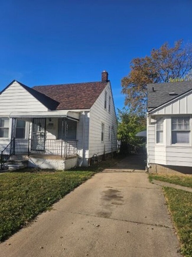 Building Photo - 13831 Carlisle Dr