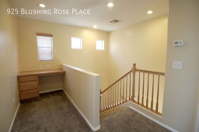 Building Photo - 925 Blushing Rose Pl