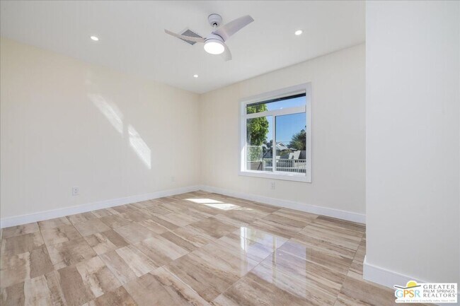 Building Photo - 372 E Molino Rd