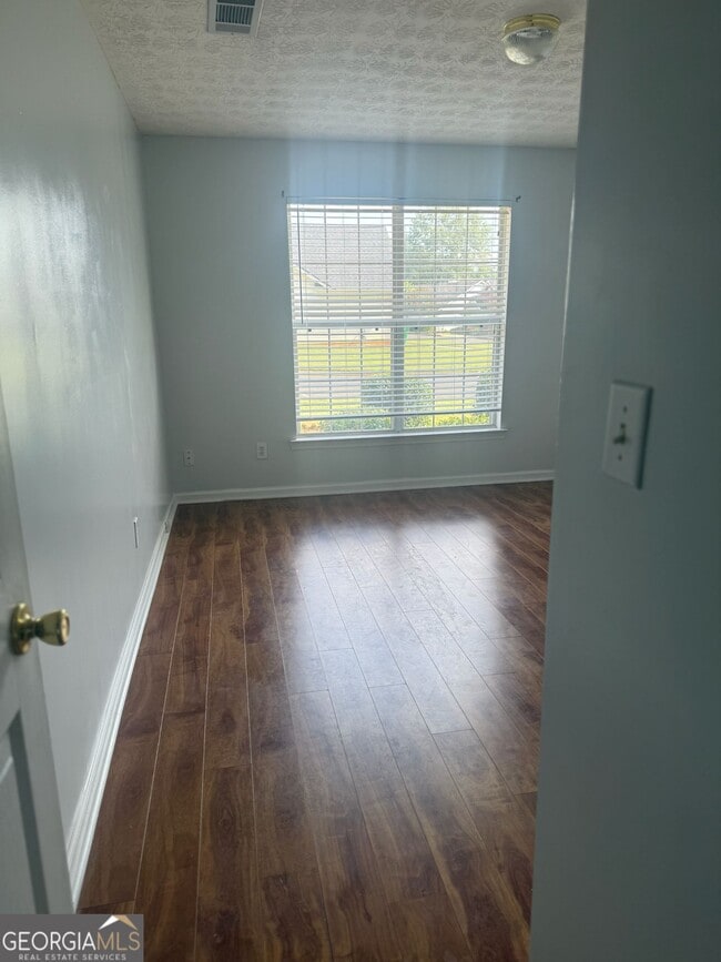 Building Photo - 2361 Cove Lake Way