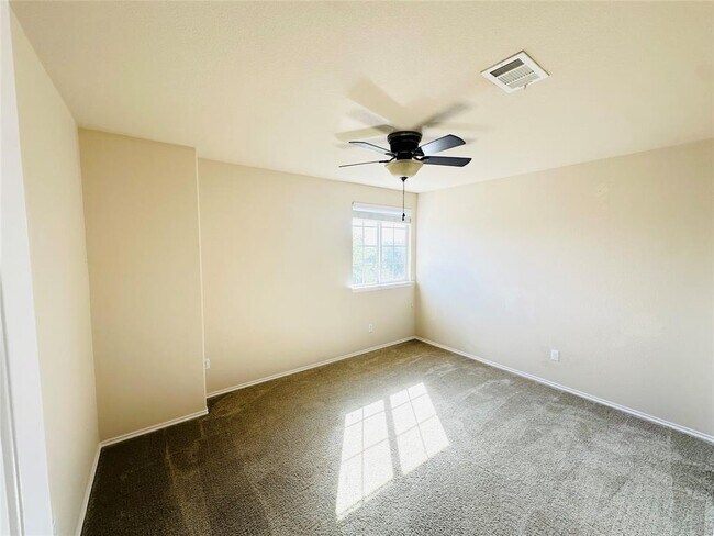 Building Photo - 245 Verano Dr