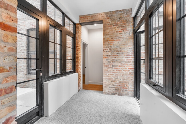 Building Photo - 1810 N Wells St