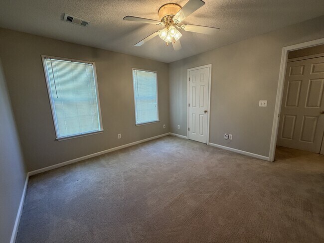 Building Photo - 230 Clinton Crossing Dr