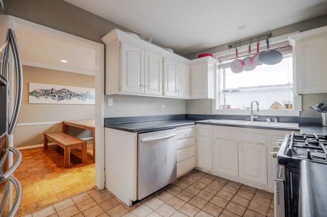 Building Photo - 1321 Hayworth Ave