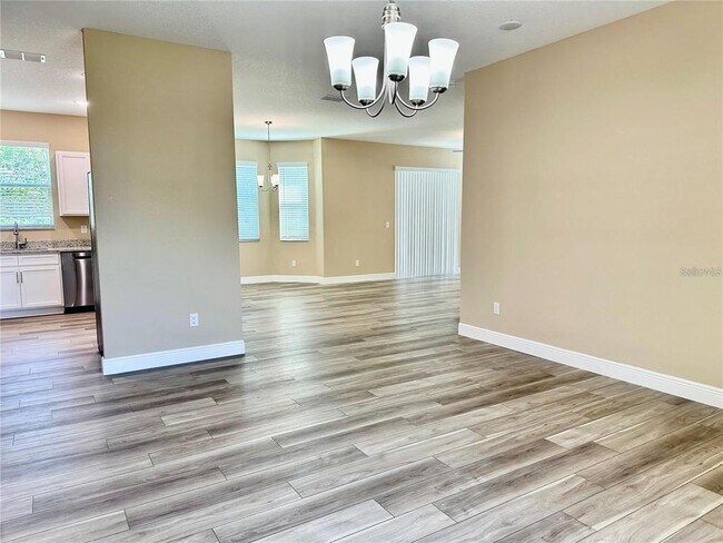 Building Photo - 13075 House Finch Rd