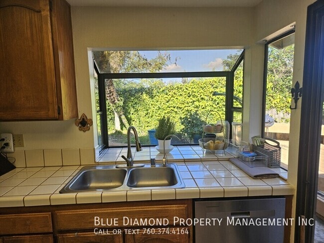 Building Photo - 1710 Shadow Mountain Dr