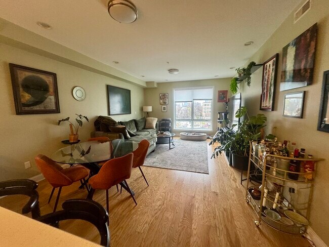 Building Photo - 15 Guild St