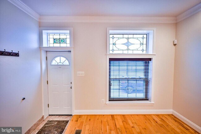 Building Photo - 263 S Ellwood Ave