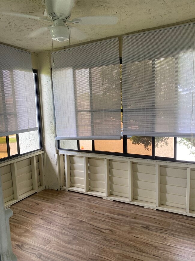 Building Photo - 610 Windrush Bay Dr