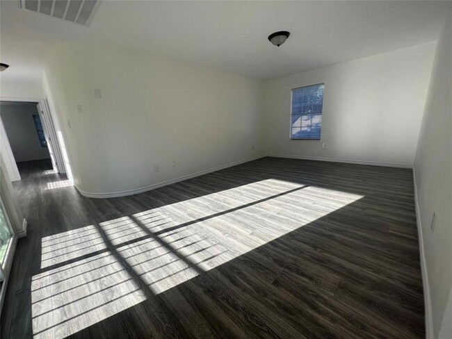 Building Photo - 3550 Mirror Ct