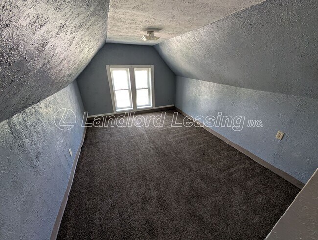 Building Photo - Spacious 4-Bedroom Colonial Near Lake Erie
