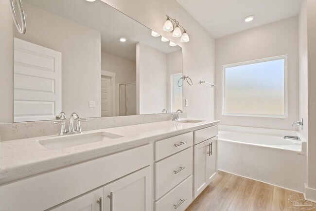 Building Photo - 232 Camellia Dr