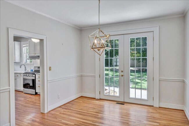 Building Photo - 3551 Overlook Ave