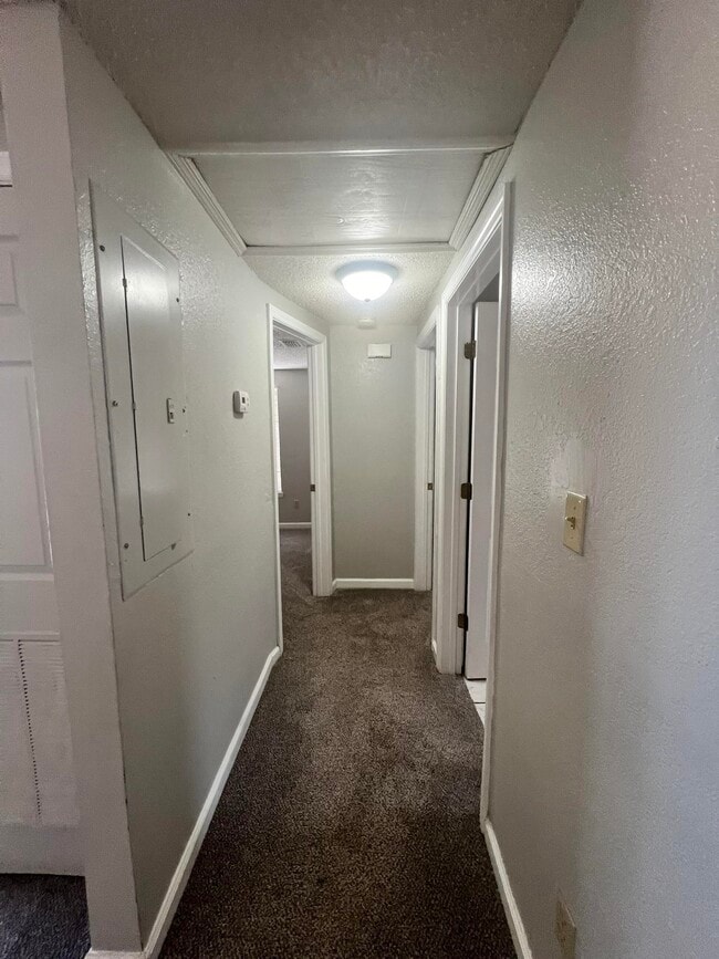 Building Photo - 1614 Lonnie Rd