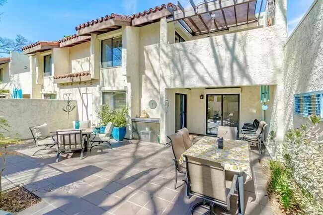 Building Photo - 861 Lake Terrace Cir