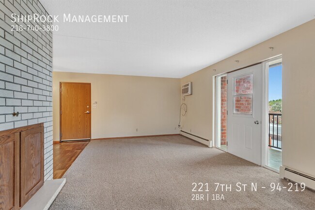 Building Photo - 221 7th St N