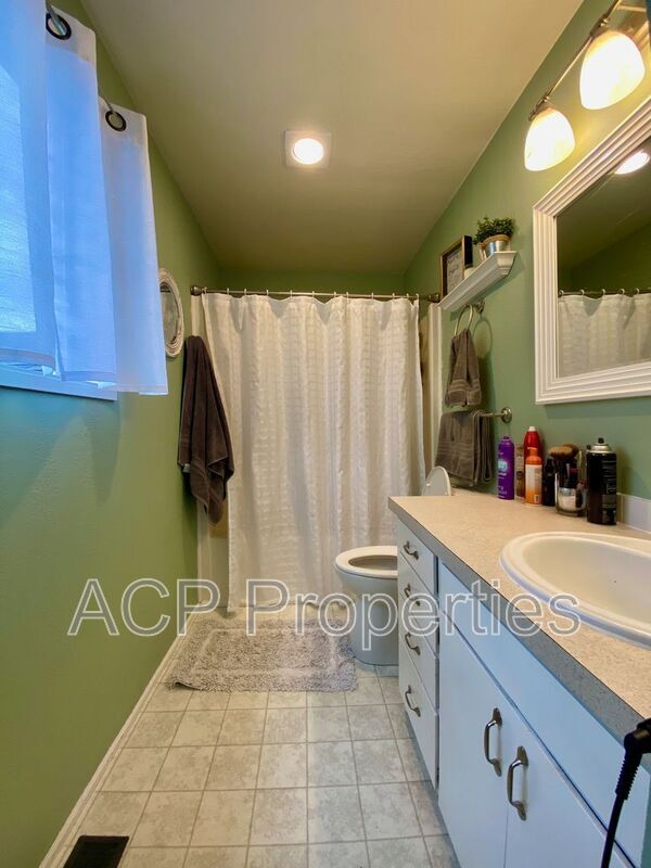 Building Photo - 406 Arrowhead Ln