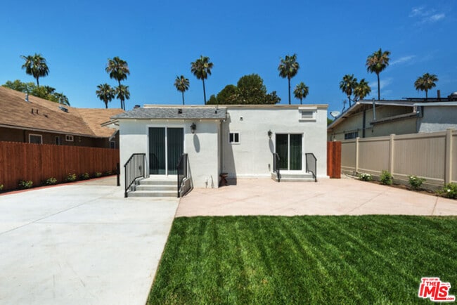 Building Photo - 1288 N Hill Ave