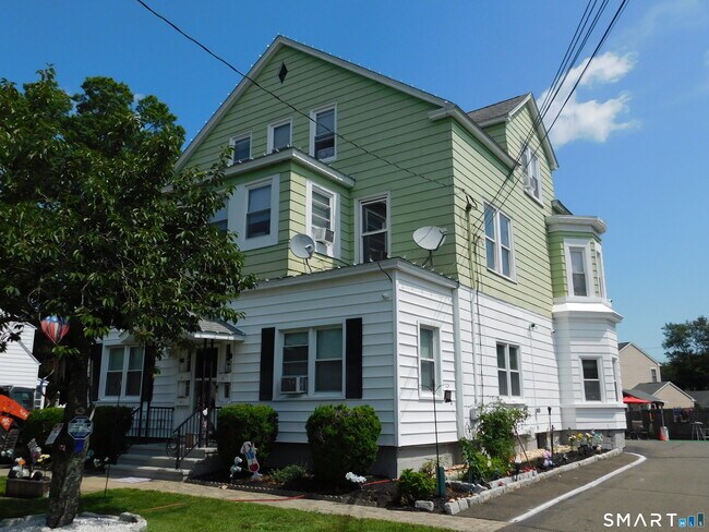 Building Photo - 451 Circular Ave