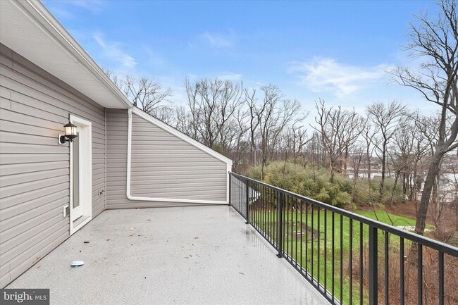 Building Photo - 304 Sweetbay Rd