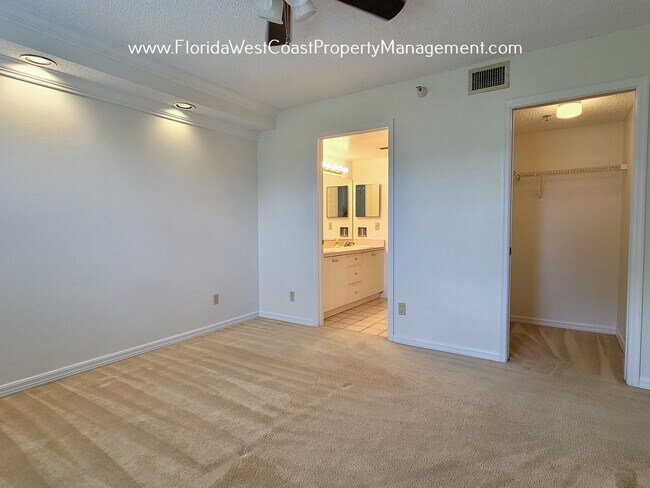 Building Photo - ANNUAL LEASE! SUPER CUTE 2 BEDROOM/2 BATH ...