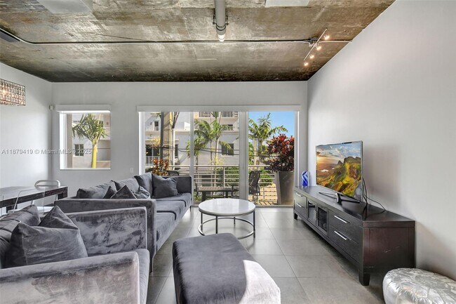 Building Photo - 110 SE 2nd St