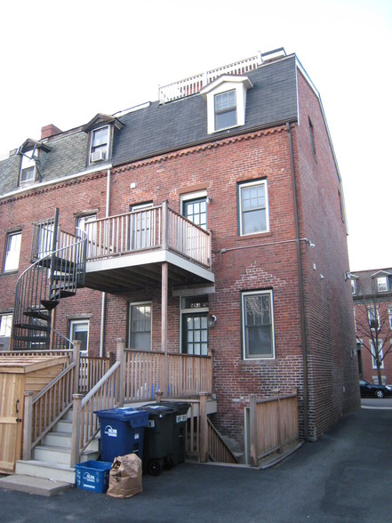 Building Photo - 599 E 6th St