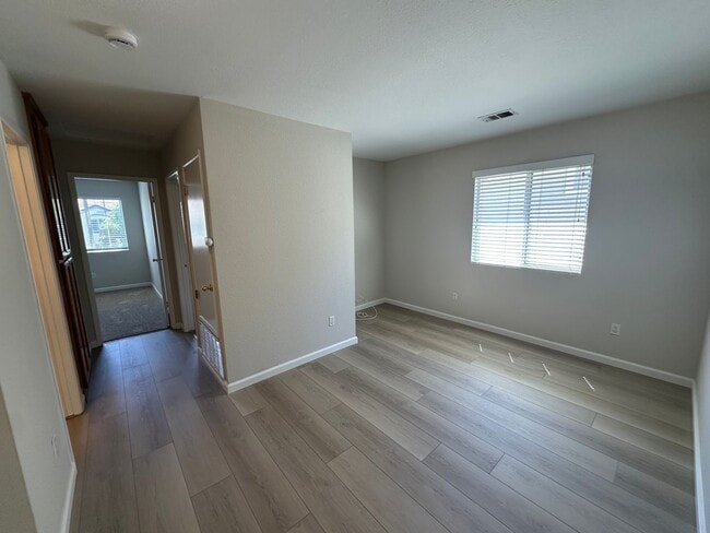 Building Photo - Beautiful 3 Bedroom, 2.5 Bath Antioch Home