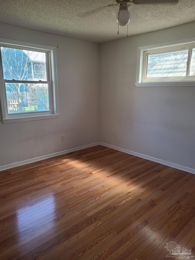 Building Photo - 415 Gibbs Rd