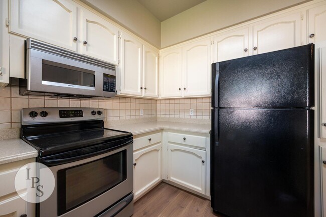 Building Photo - Move in by September 1st and get the rest of August FREE! North Fresno Villa San Marcos Apt, 2BR/...