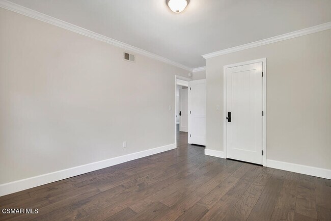 Building Photo - 2076 Hillsbury Rd