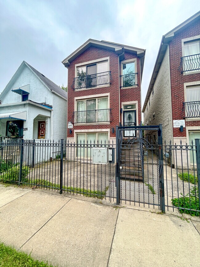 Primary Photo - 6344 S Rhodes Ave