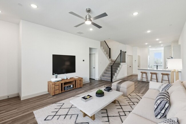 Building Photo - 7043 Granbury Ln