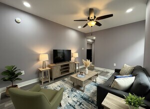 Building Photo - 347 Kerlin St