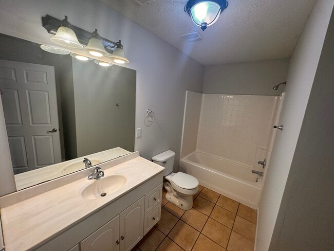 Building Photo - Williams Rd. Apartments