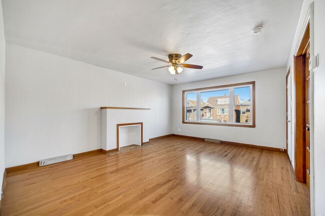 Building Photo - Newly Renovated 2BD/1BA Home