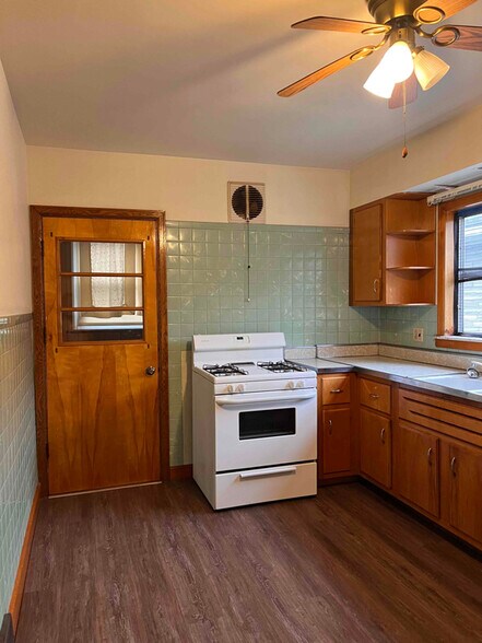 Building Photo - 404 N 7th St