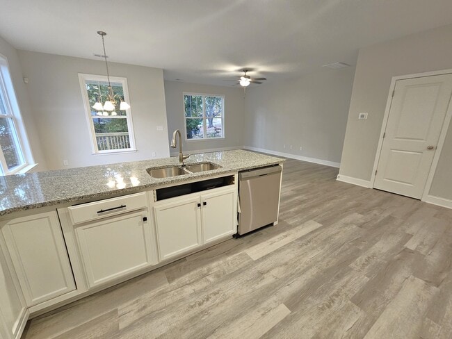 Building Photo - 121 Marianne Ln