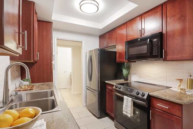 Building Photo - Fabulous and Spacious 2 bd 1 bath Condo in...