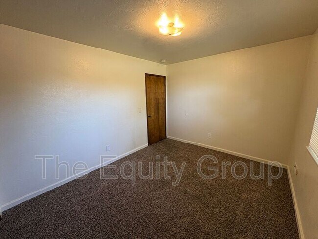 Building Photo - 2943 W Ashland Ave