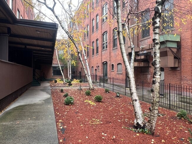 Building Photo - 74 Union Pl