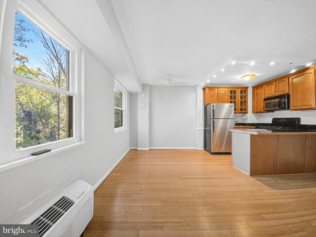 Building Photo - 1801 Clydesdale Pl NW