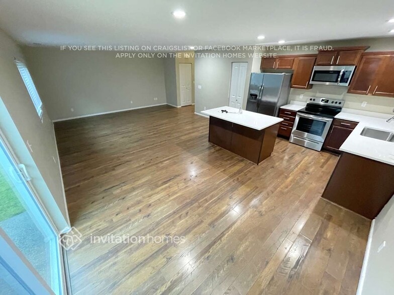 Building Photo - 2011 199th St E