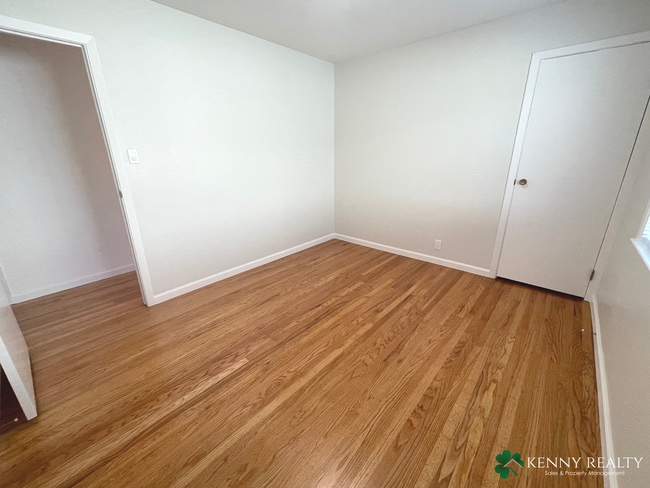 Building Photo - Remodeled Three Bedroom Plus Bonus Room House in Daly City