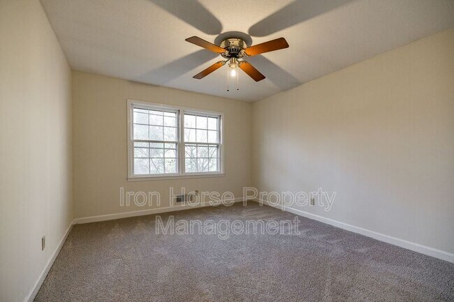 Building Photo - 265 Ponderosa Dr