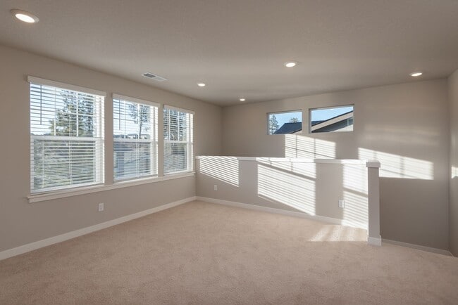 Building Photo - 5 Bdrm 3 bath  Located in the Lodges at Bachelor Village  -  available February 2026