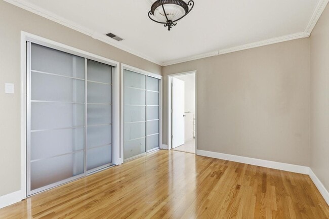 Building Photo - 954 Sunlite Dr