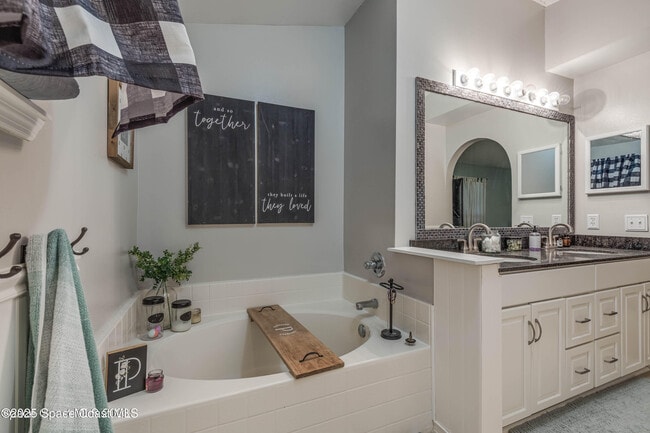 Building Photo - 2001 Sierra St