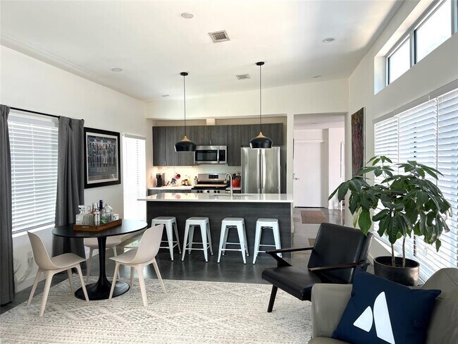 Building Photo - 1159 Perry Rd