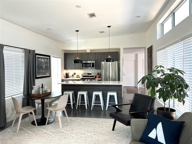 Building Photo - 1163 Perry Rd